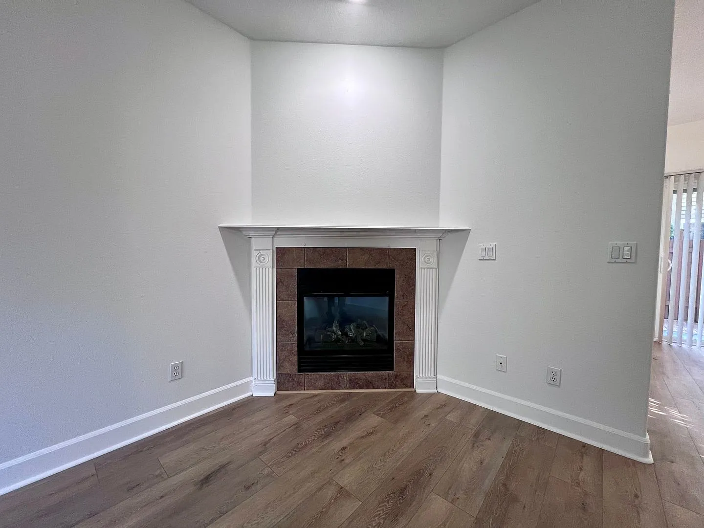 Move-In Special 1/2 Off First Month's Rent! Charming 3-Bedroom End-Unit Townhome With Attached Ga... — Photo 3