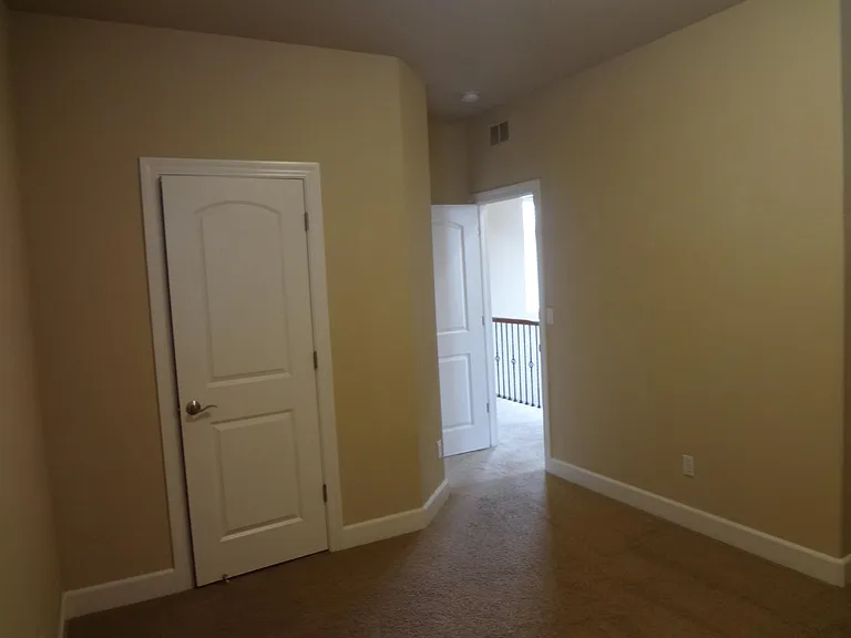 1123 Montague Ln — Photo 30