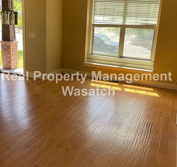 715 E Harrison Ave — Photo 18