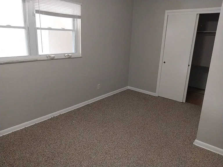 138 E 6th St #138/140 — Photo 17