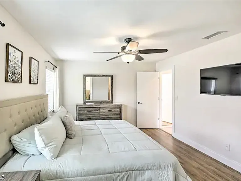 2806 SW 38th Ter — Photo 12
