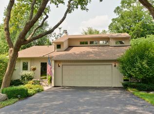 1010 S Grove Ave, Barrington, IL 60010