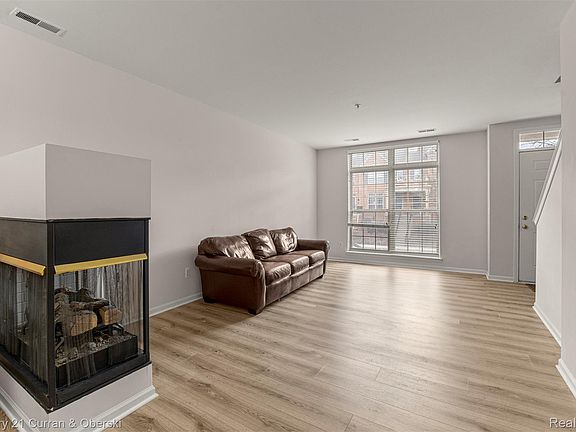 5th image of 39444 Springwater Dr