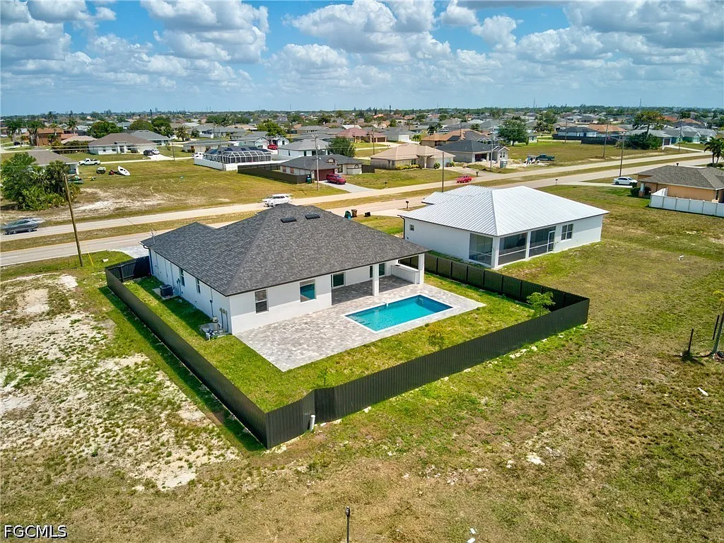 3 bed, 2.0 bath, 1857 sqft, $2,700 — Photo 3