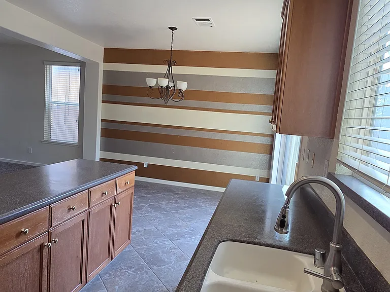 1350 Belmont Dr — Photo 17