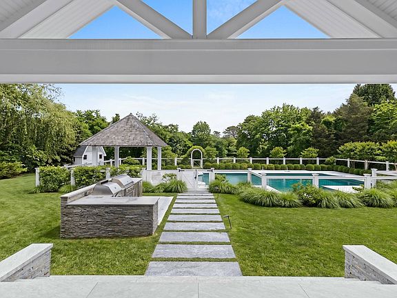 5th image of 10 Parrish Pond Ln