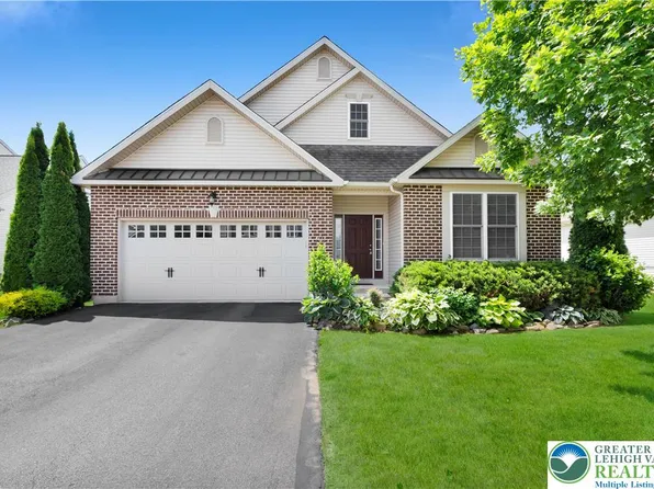4465 Whitetail Dr, Nazareth, PA 18064