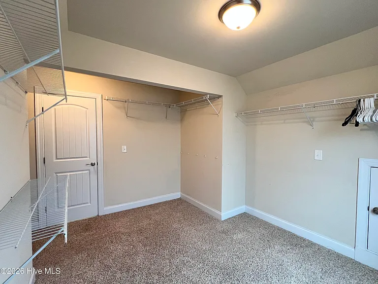 327 Clearwater Ln — Photo 34