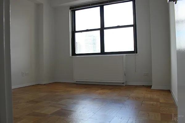 Rented by Hecht Group | media 10