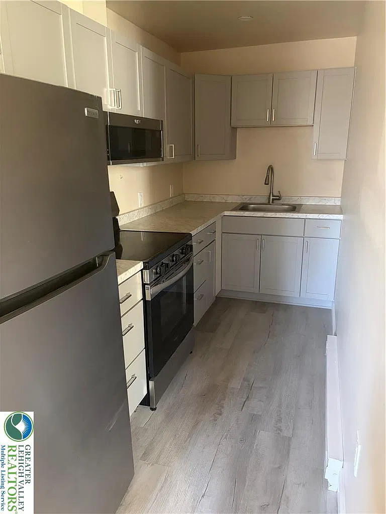 1 bed, 1.0 bath, 465 sqft, $1,300 — Photo 4