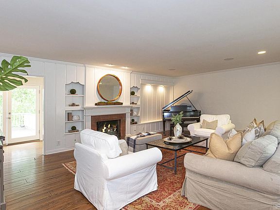4th image of 840 Green Ln