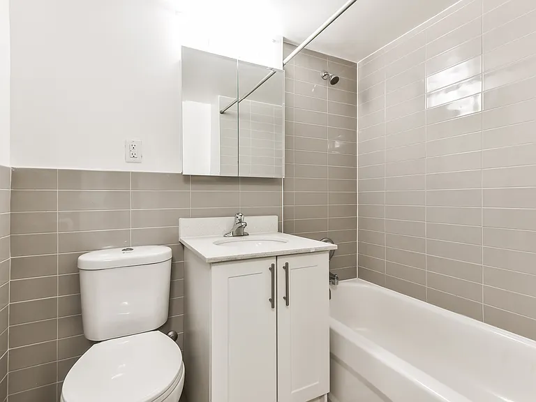 103 Avenue Rd — Photo 6