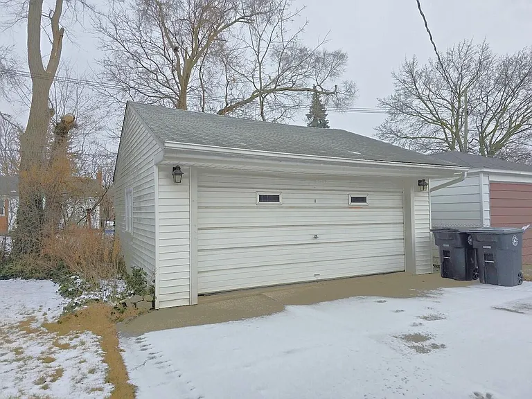 9924 Roseland St — Photo 14