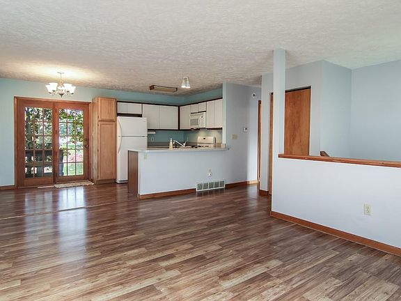 3rd image of 3120 Cresthill Ln