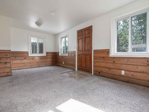 3rd image of 1031 W Aeroplane Blvd