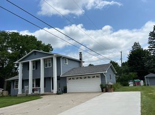 8080 Hillandale Dr, Clarkston, MI 48348