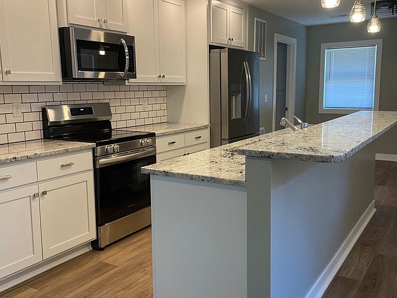 2nd image of 4551 Meredeth St