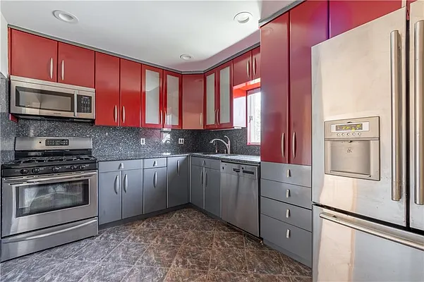 Sold by Remax Edge | media 28