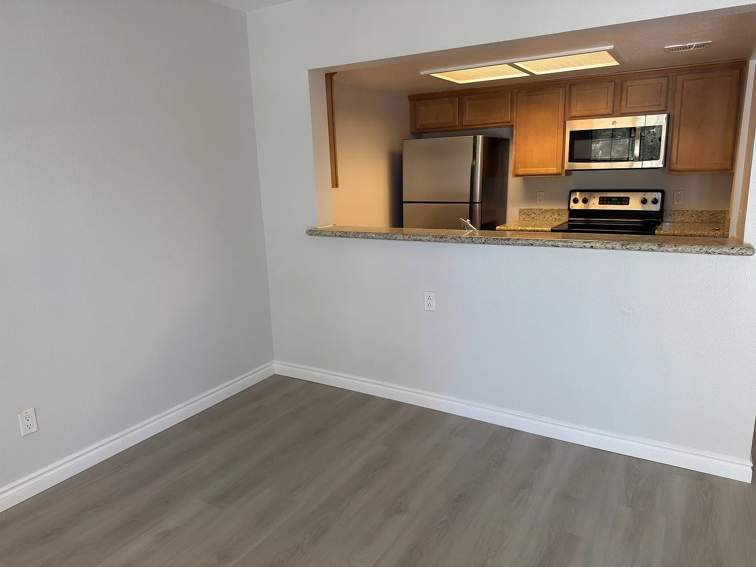 1 bed, 708 sqft, $2,300 — Photo 4