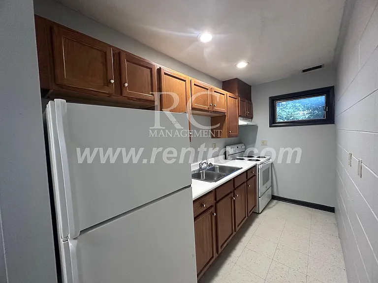 1005-4 Oak St — Photo 2