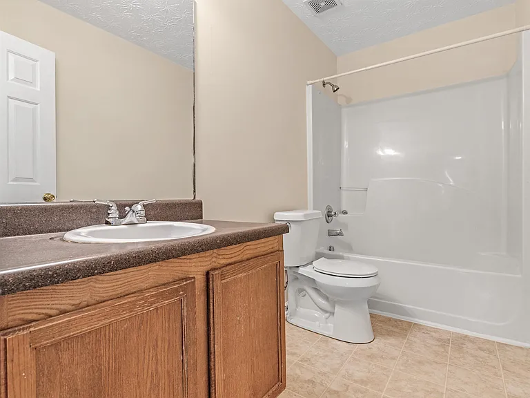 310 Sarasota Ln — Photo 32