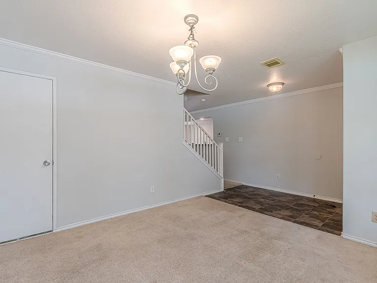 164 Springtree Holw — Photo 7