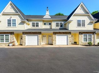 20 Creek Rd #702, Huntington, NY 11743