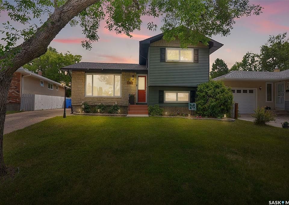 1st image of 34 Lloyd Bay