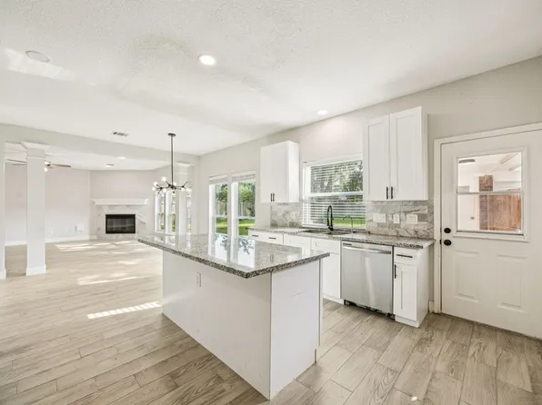 16802 Willow Bend Ct, Sugar Land, TX 77479