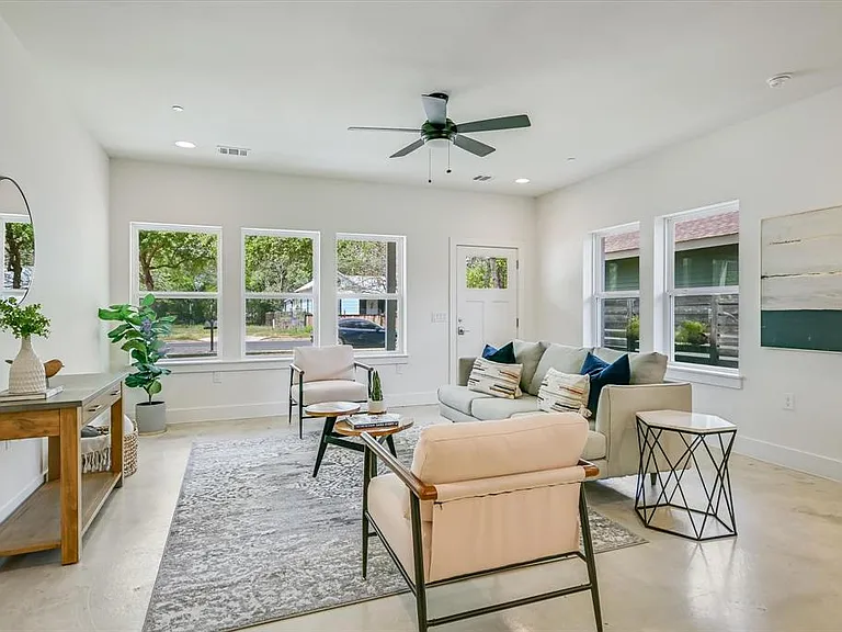 1121 Walton Ln #B — Photo 4