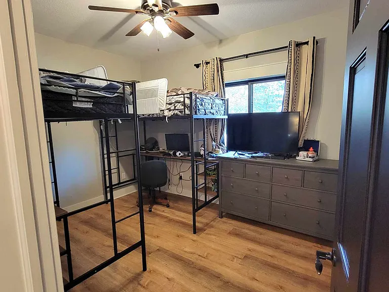 **This room will have a queen bed when rented.**