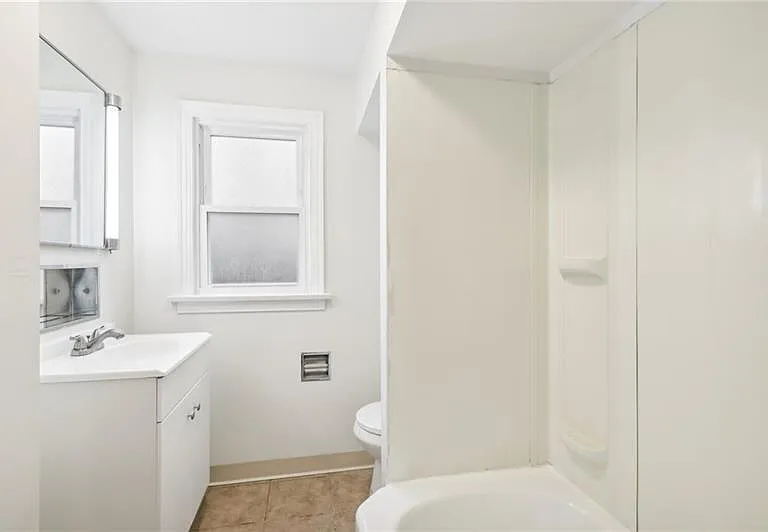 328 James St — Photo 18