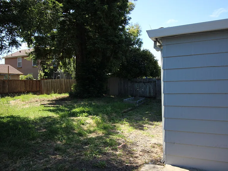 1922 Moraga Dr — Photo 14