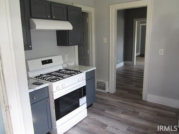 4th image of 210 W Garfield Ave