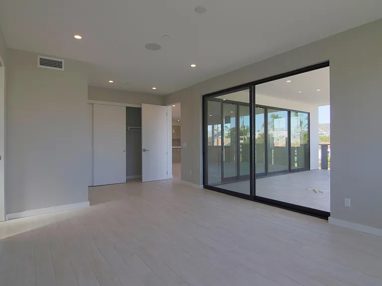 1014 5th St #2A — Photo 3