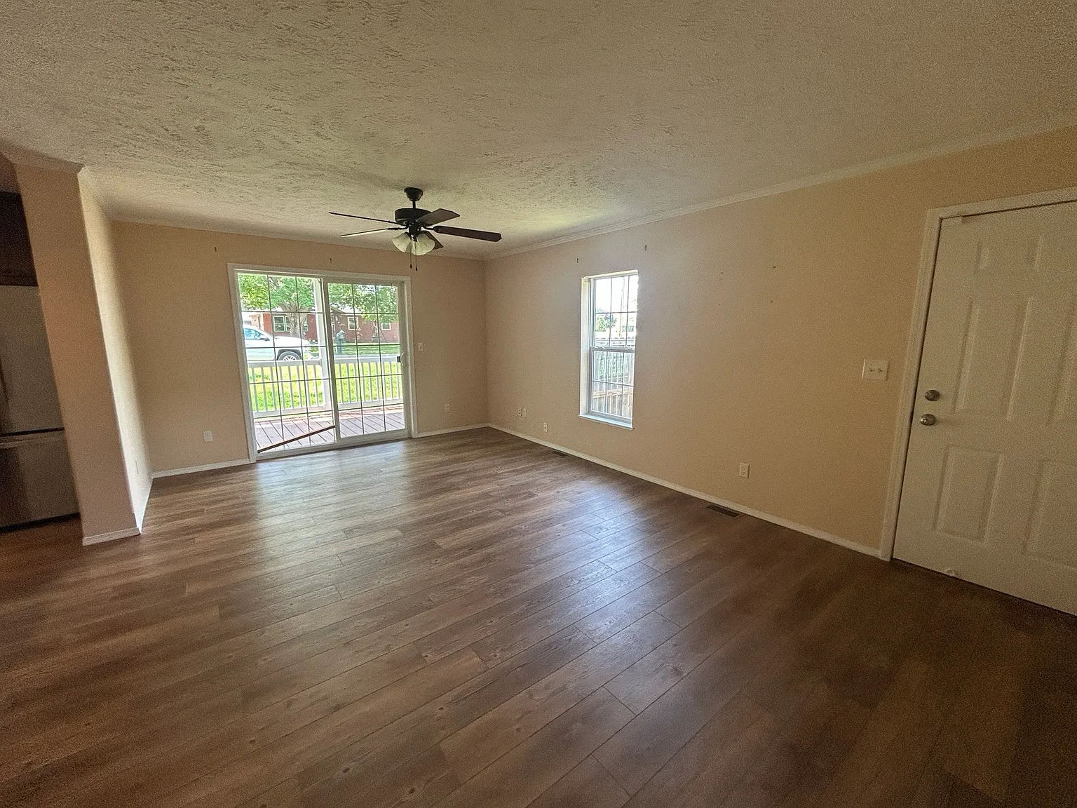3 bed, 1272 sqft, $2,250 — Photo 3