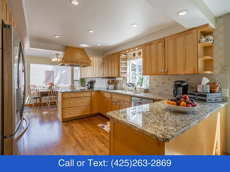 12044C Roosevelt Way NE — Photo 9