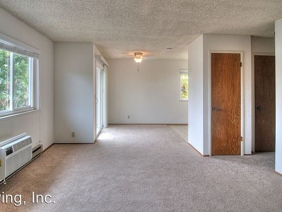 3rd image of 1595 Brookvale Dr APT 05