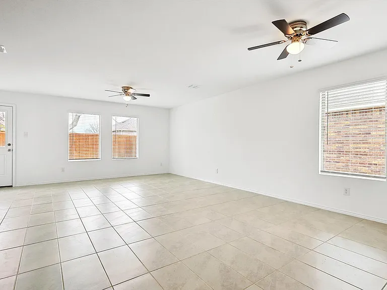 1312 Claireborne Ct — Photo 12