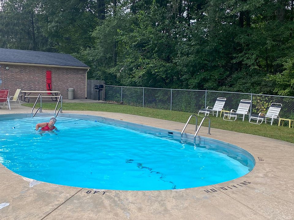 1st image of 389 Quarry Ln NE