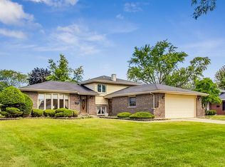 1634 Claremont Dr, Darien, IL 60561