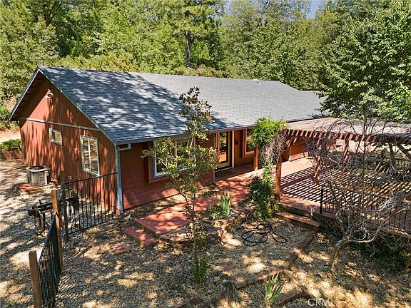 2nd image of 4940 Papaya Rd
