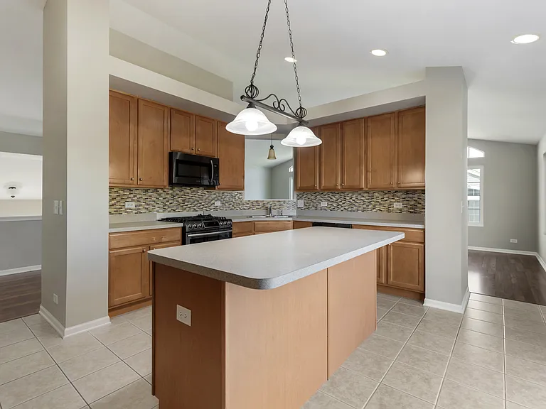 1638 Fredericksburg Ln #1638 — Photo 7