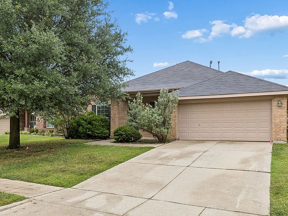2nd image of 1209 Stone Ln