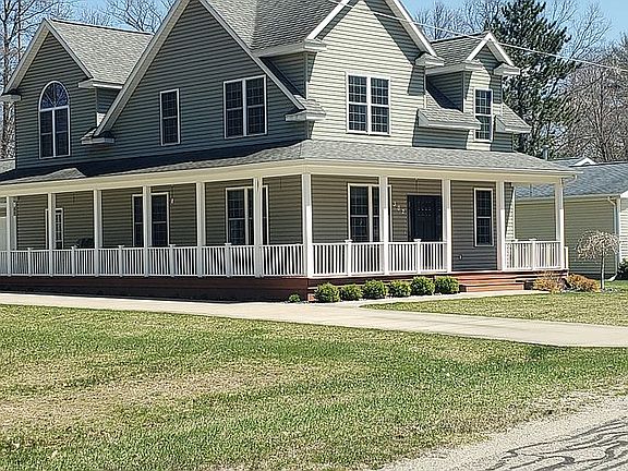 2nd image of 302 Wildwood Dr