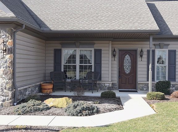 3rd image of 162 Copper Beech Ln
