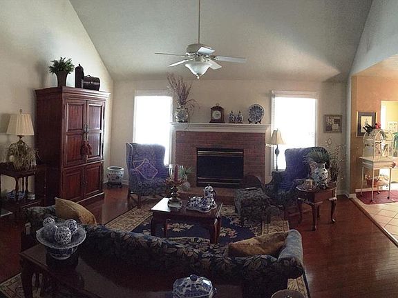 2nd image of 111 Lake Pointe Cir #111
