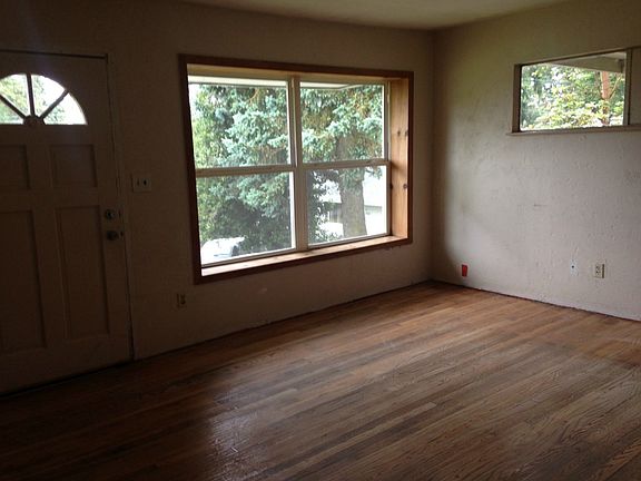 2nd image of 10 Parkland Dr