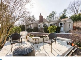 300 Meadowglen Ln, Media, PA 19063