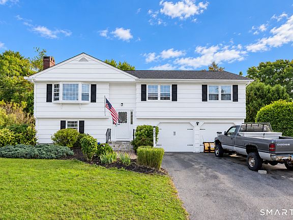 2nd image of 202 Meadowview Drive